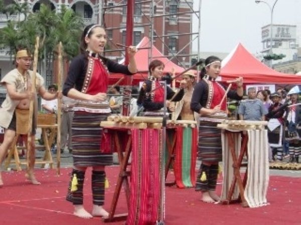 泰雅薪傳藝術團在美術公園區迎客坊將有精采演出