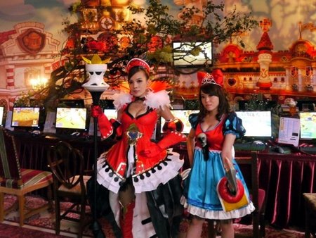 《Dream Drops》試玩區由紅心皇后與白雪公主把關.jpg