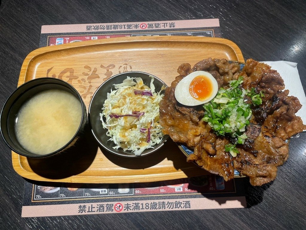 台北車站美食(尚可).開丼 燒肉vs丼飯(HOYII北車站店