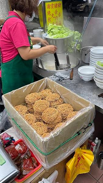 高雄鹽埕-飄香50年老店麵體獨特-阿財雞絲麵