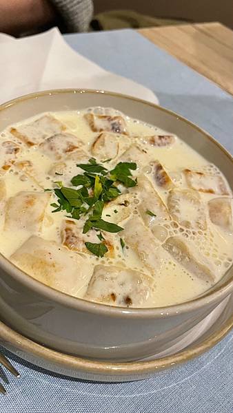 2025奧斯匈行-超高CP值的義式料理＋驚豔炸豬排，藏在湖區