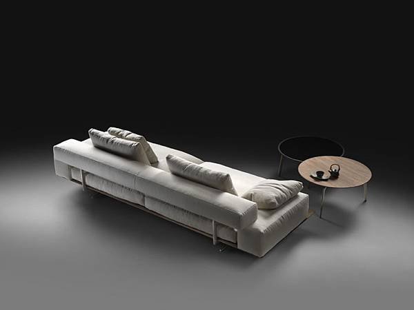 wing_sofa_flexform_2.jpg