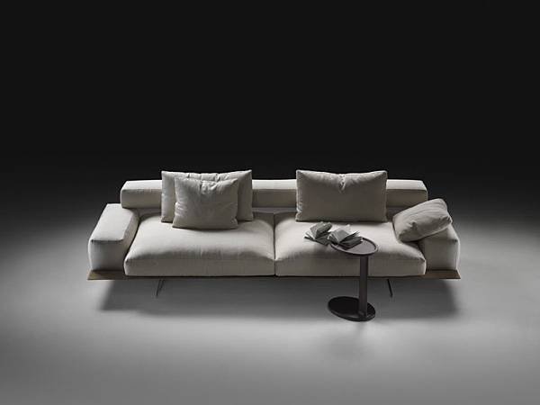 wing_sofa_flexform_1.jpg