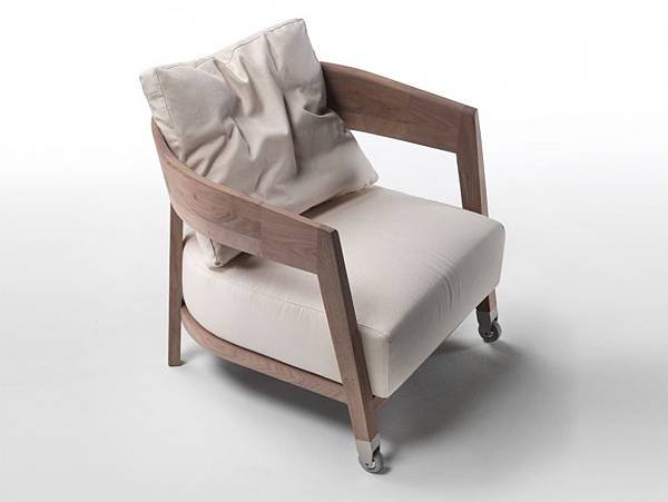 caroline_armchair_flexform_1.jpg