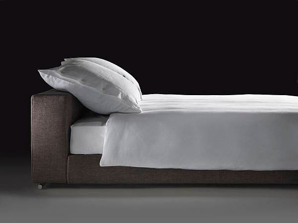 groundpiece slim_bed_flexform_10.jpg