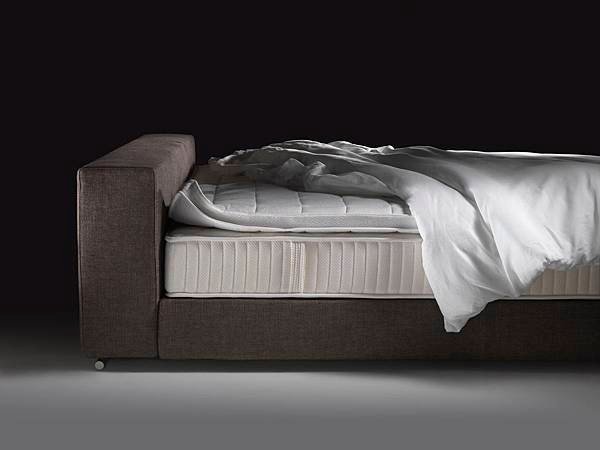 groundpiece slim_bed_flexform_11.jpg