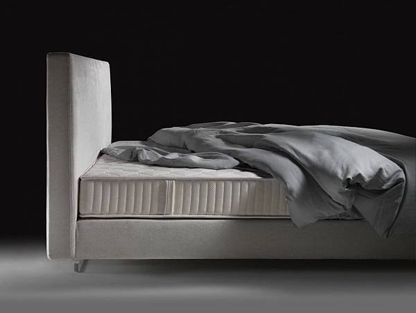 magnum_bed_flexform_1.jpg