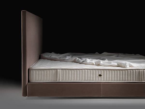 oltre_bed_flexform_2.jpg