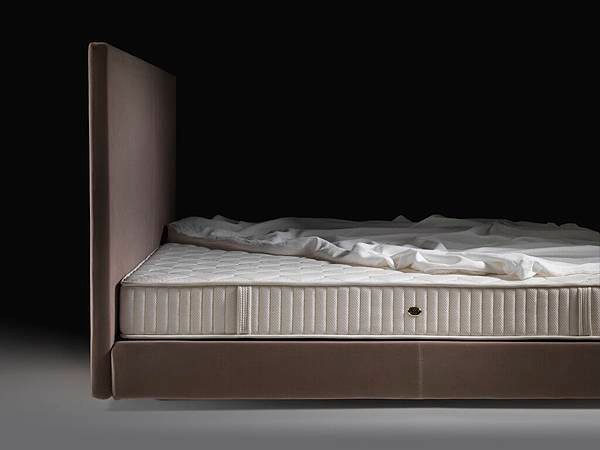 oltre_bed_flexform_15.jpg