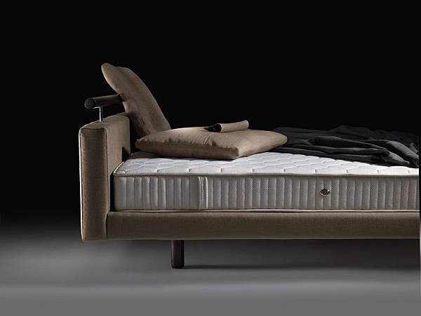 patrik_bed_flexform_3.jpg