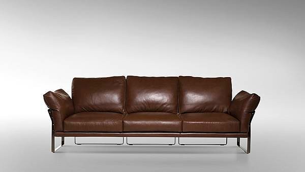 Metropolitan Sofa_2.jpg