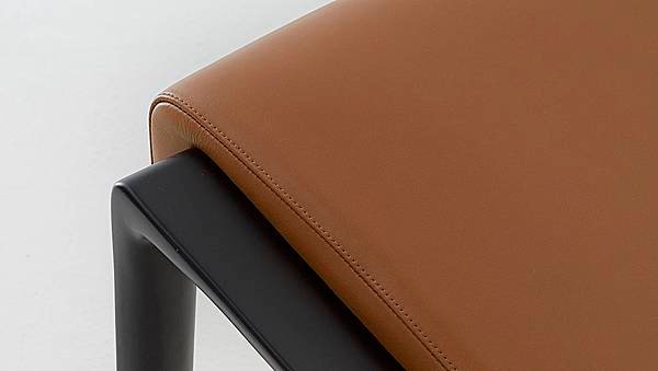 Nairobi Lounge Chair with Footstool_5_detail.jpg