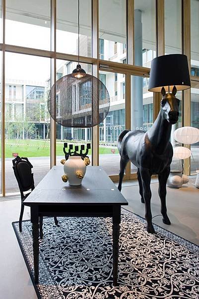 horse lamp_moooi-1.jpg