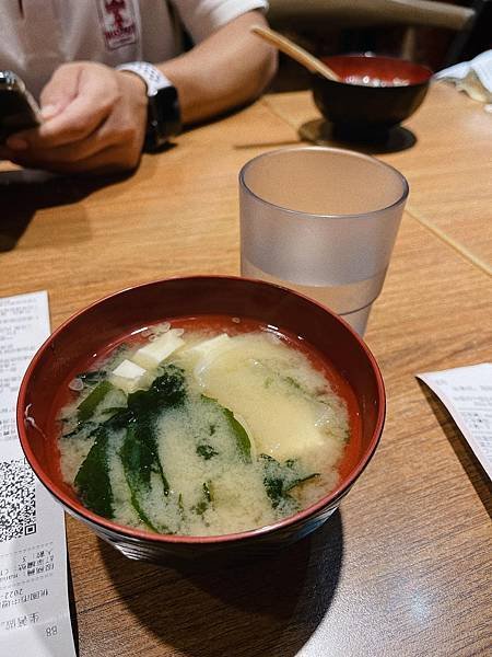 坐著做。海鮮丼飯專門店