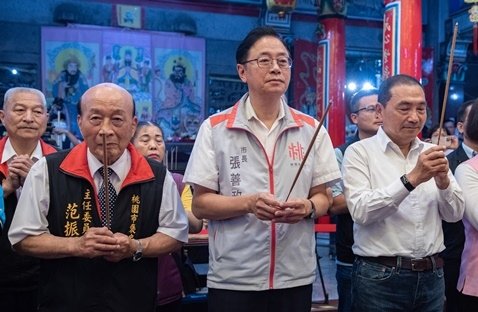 2023桃園客家義民祭晚會 張善政贈匾「忠烈垂範」表彰褒忠祠2.jpg