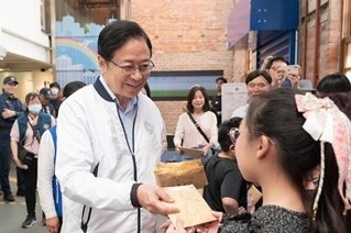 捷寶 主題捏黏土活動  張善政與孩子同樂歡慶兒童節2.jpg