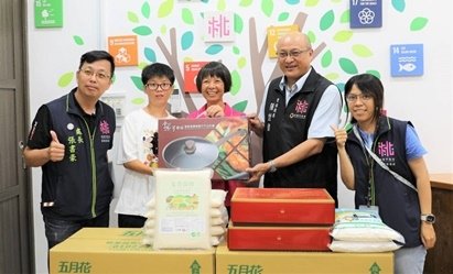 中秋佳節 桃環保局與企業聯手關懷資收個體戶1.jpg