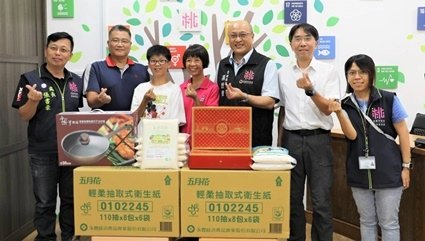 中秋佳節 桃環保局與企業聯手關懷資收個體戶3.jpg