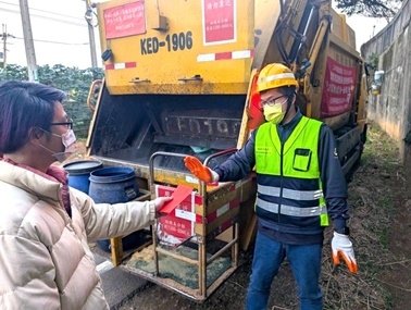 桃園市清潔隊再創廉能好環境 市民盛情紅包17萬餘元轉捐救助專戶化大愛1.jpg