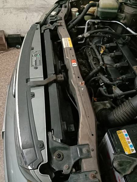FORD ESCAPE 冷氣不冷之散熱片更換 同場發現水箱破