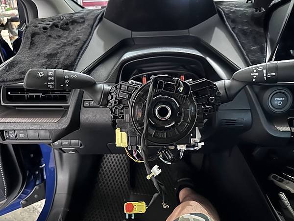 TOYOTA PRIUS Phev 升級PLAYGROUND