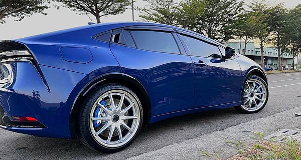 TOYOTA PRIUS Phev 升級PLAYGROUND