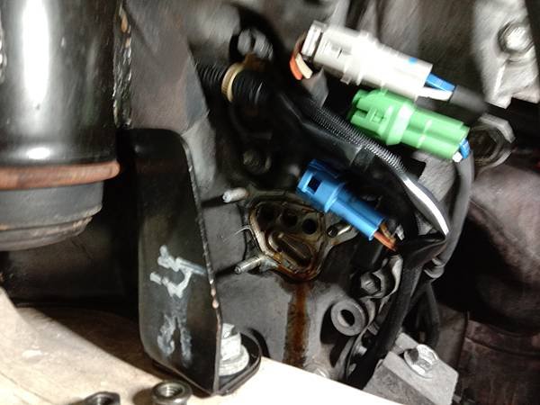 SWIFT 自備全車水管及部分漏油處理