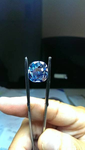 The Blue Moon diamond at 14.21 carats. One already can see the beauty of the stone! © Cora International.