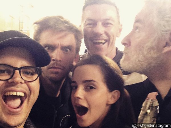 beauty-and-the-beast-cast-playfully-pose-for-first-group-photo.jpg