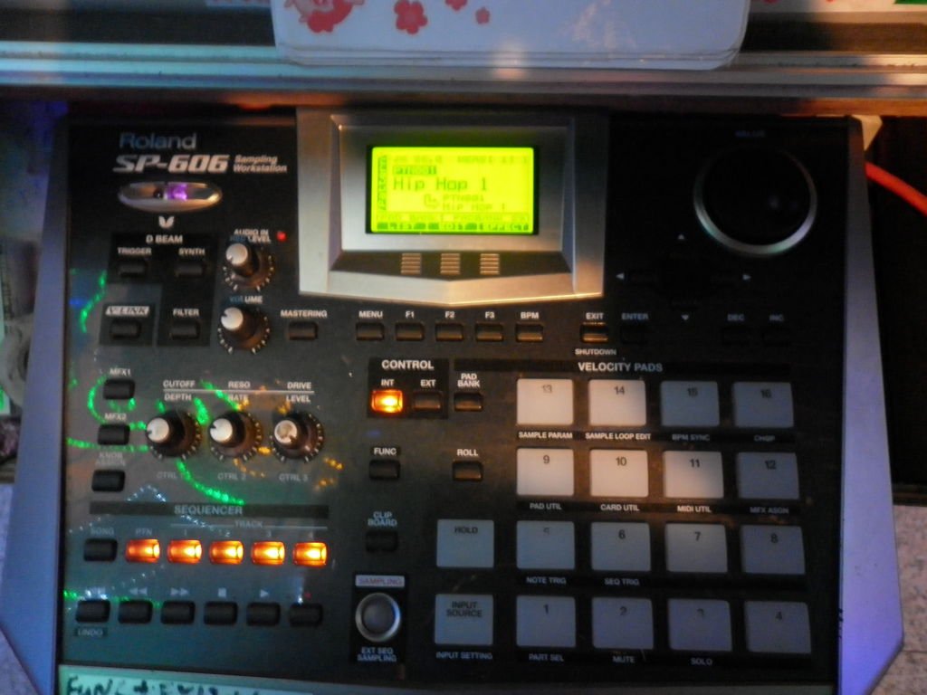 Roland  sp-606