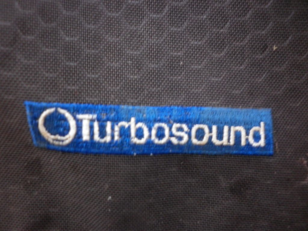 Turbosound18吋反射式超重低音+3音路x2對