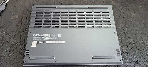 [簡單開箱]Lenovo Legion Slim 5 82Y
