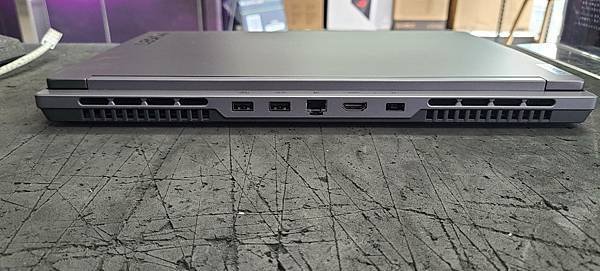 [簡單開箱]Lenovo Legion Slim 5 82Y