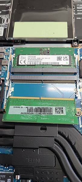 [簡單開箱]Lenovo Legion Slim 5 82Y