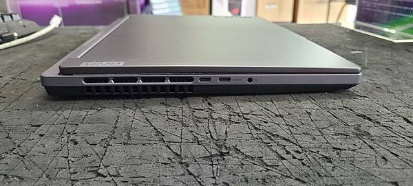 [簡單開箱]Lenovo Legion Slim 5 82Y