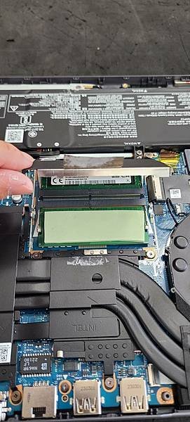 [簡單開箱]Lenovo Legion Slim 5 82Y