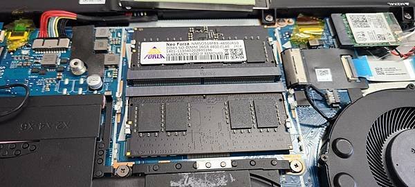 [簡單開箱]Lenovo Legion Slim 5 82Y