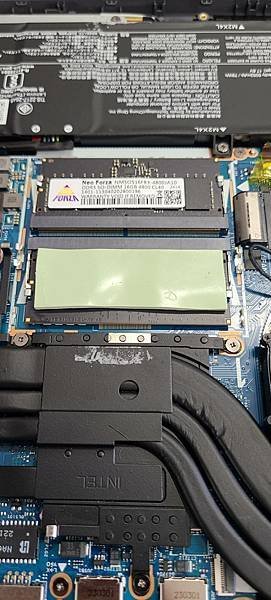 [簡單開箱]Lenovo Legion Slim 5 82Y