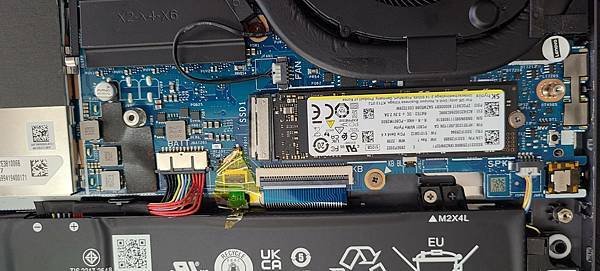 [簡單開箱]Lenovo Legion Slim 5 82Y