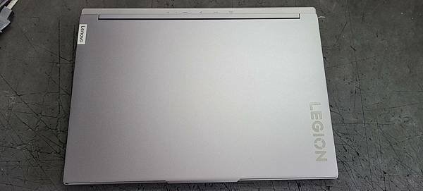 [簡單開箱]Lenovo Legion Slim 5 82Y