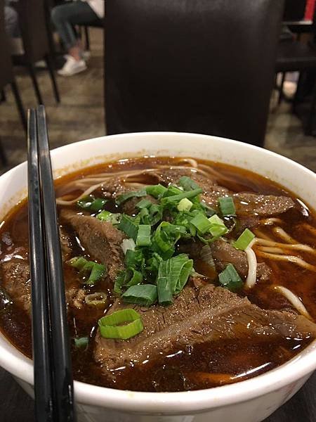 快閃台北捷運東門站川味老張牛肉麵/牛肉麵節冠軍/紅燒牛肉麵/