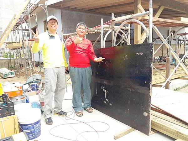 47.和屋主解說防水板加上油漆的功能~.jpg