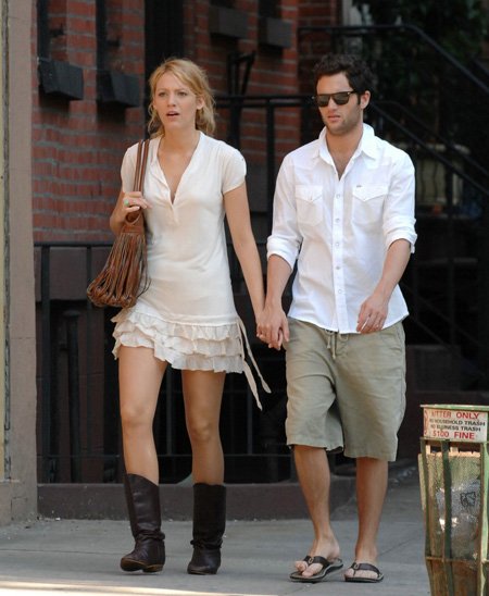 blake-lively-penn-badgley-holding-hands.jpg