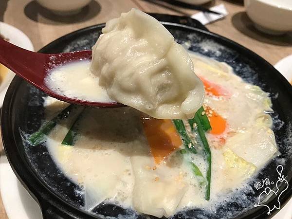 京都-餃子的王將_豆漿餃子鍋.jpg