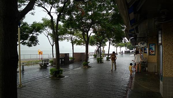 下雨的淡水早晨-3.JPG