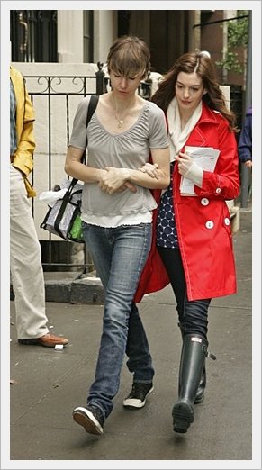 Anne_Hathaway_in_rubber_boots_wellies.jpg