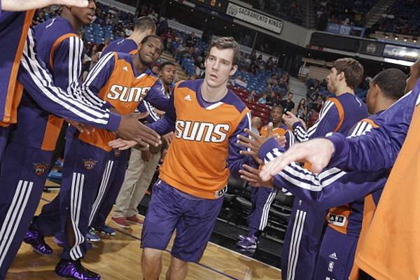 185573563-goran-dragic-of-the-phoenix-suns-gets-introduced-into_crop_650.jpg