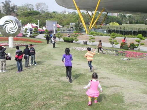 漫步中山公園捷運站