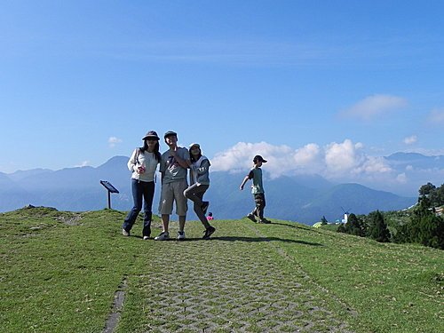 清境青青草原綿羊秀及風車節