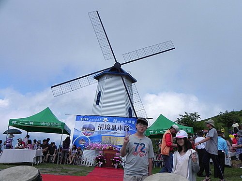 清境青青草原綿羊秀及風車節